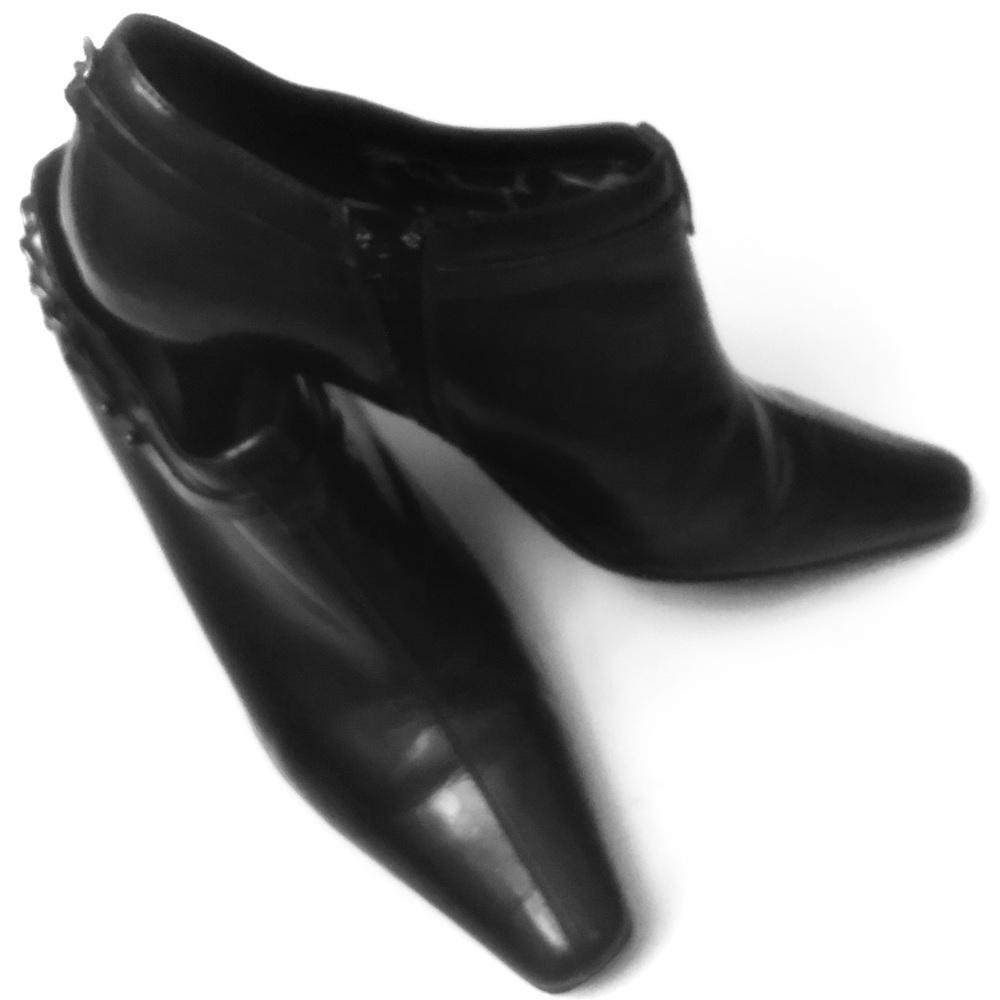 Women’s black shoe boot by Liz Claiborne size 8